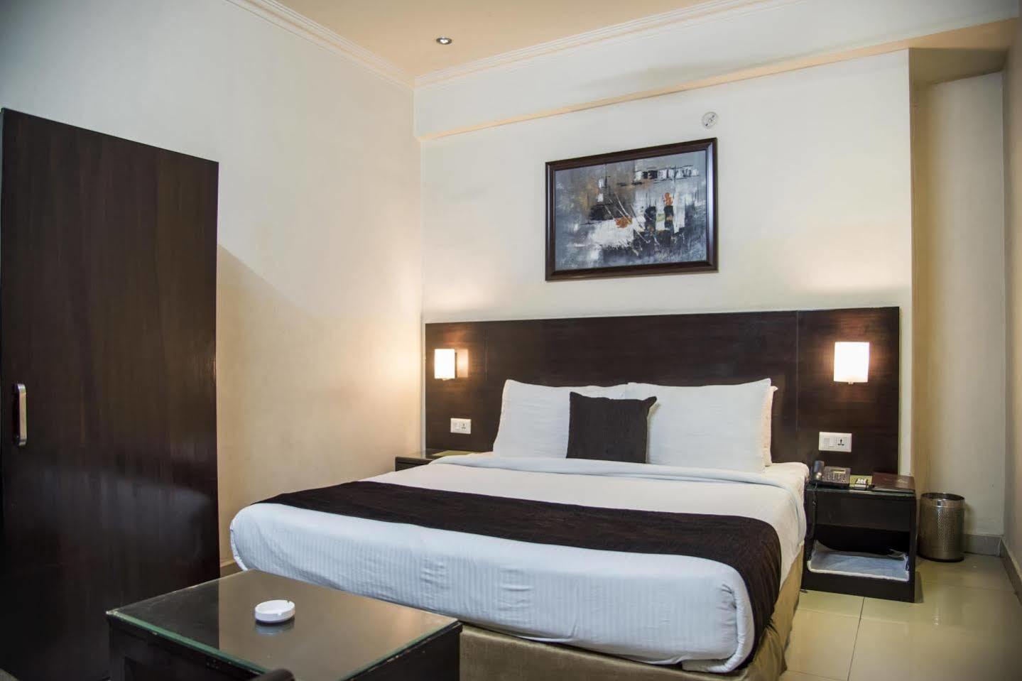 Anr Hotels Lucknow Extérieur photo